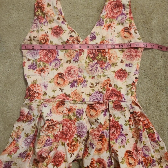 Floral Top - Picture 5 of 5